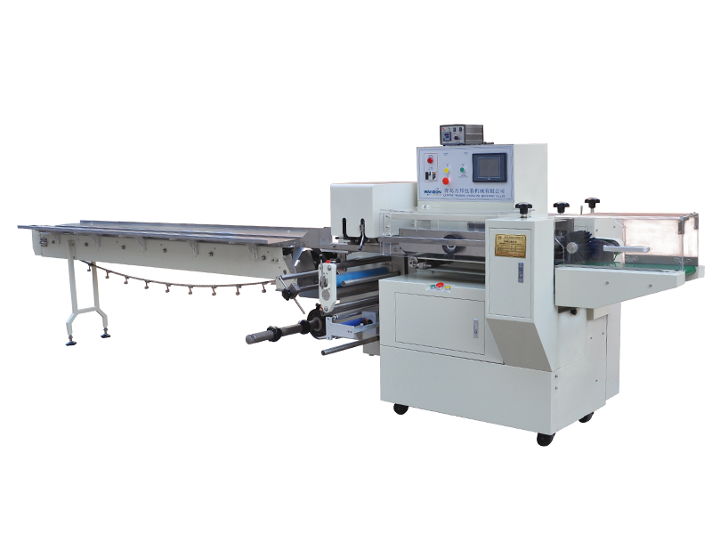 Pillow type bag flow wrapping machine