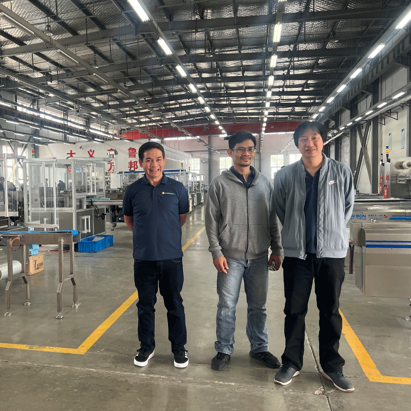 A team of engineers from Thailand came to visit the Wanbon factory