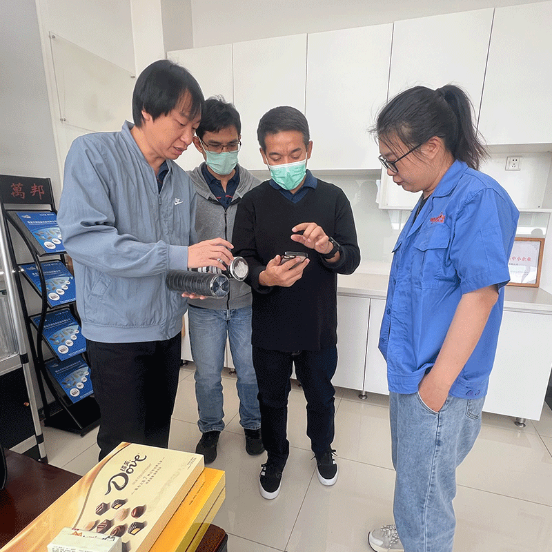 A team of engineers from Thailand came to visit the Wanbon factory