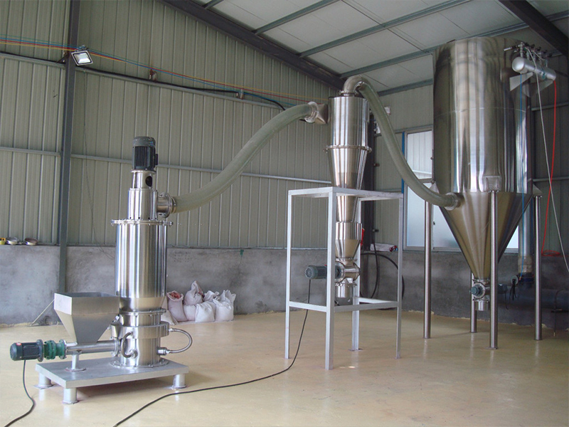 Vertical fluidized bed jet mill